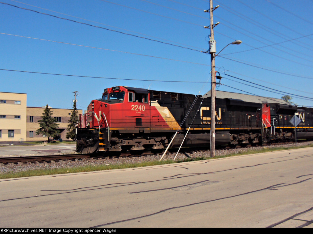 CN 2240